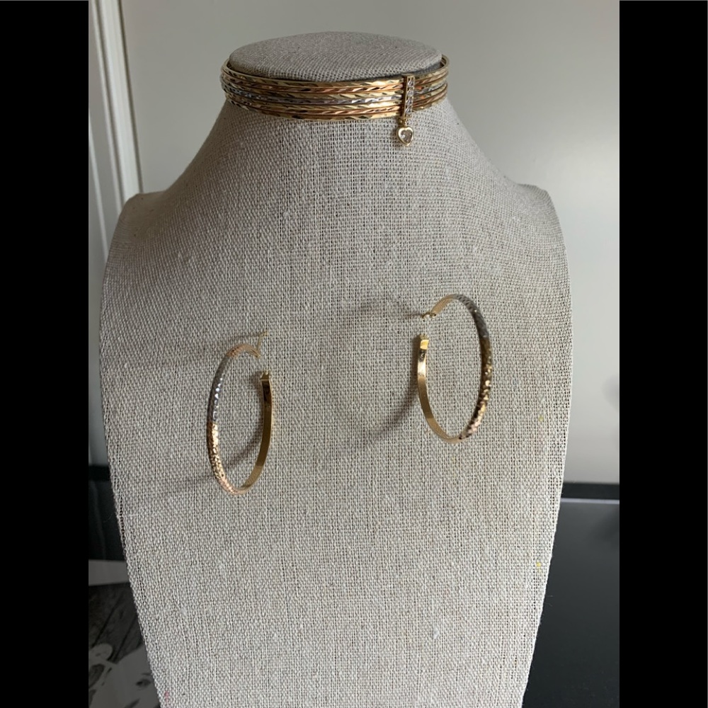 Beautiful set of Bracelet and Earrings 14 karat Gold